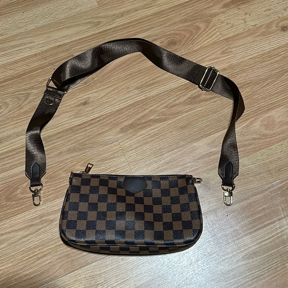 unbranded brown checkered bag with brown gold tone shoulder strap